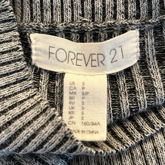 Forever 21 Gray & Black Knit Ribbed Long Sleeve Crewneck Sweater Size Small - Picture 5 of 5